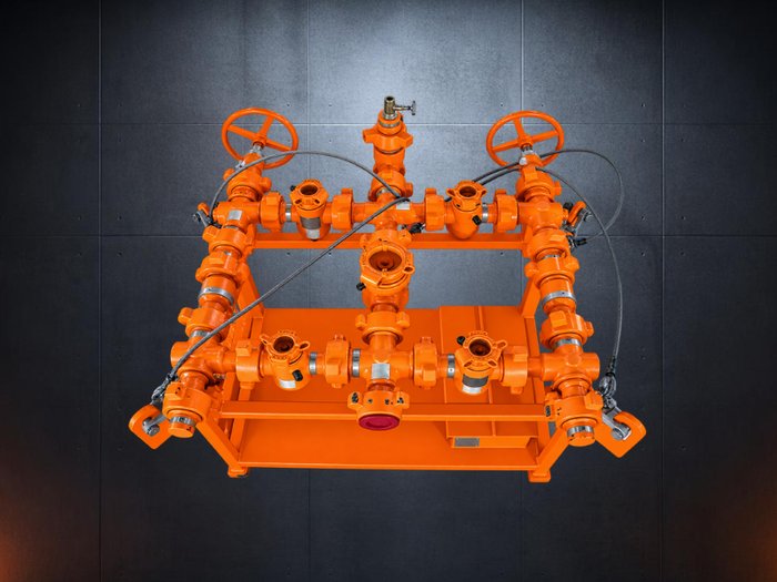 Dual choke manifold with adjustable choke valves